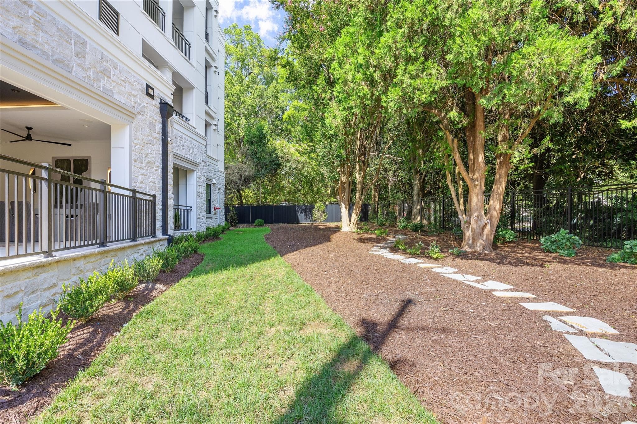 Condominium at 409 Queens Road, Charlotte, photo 47 of 48