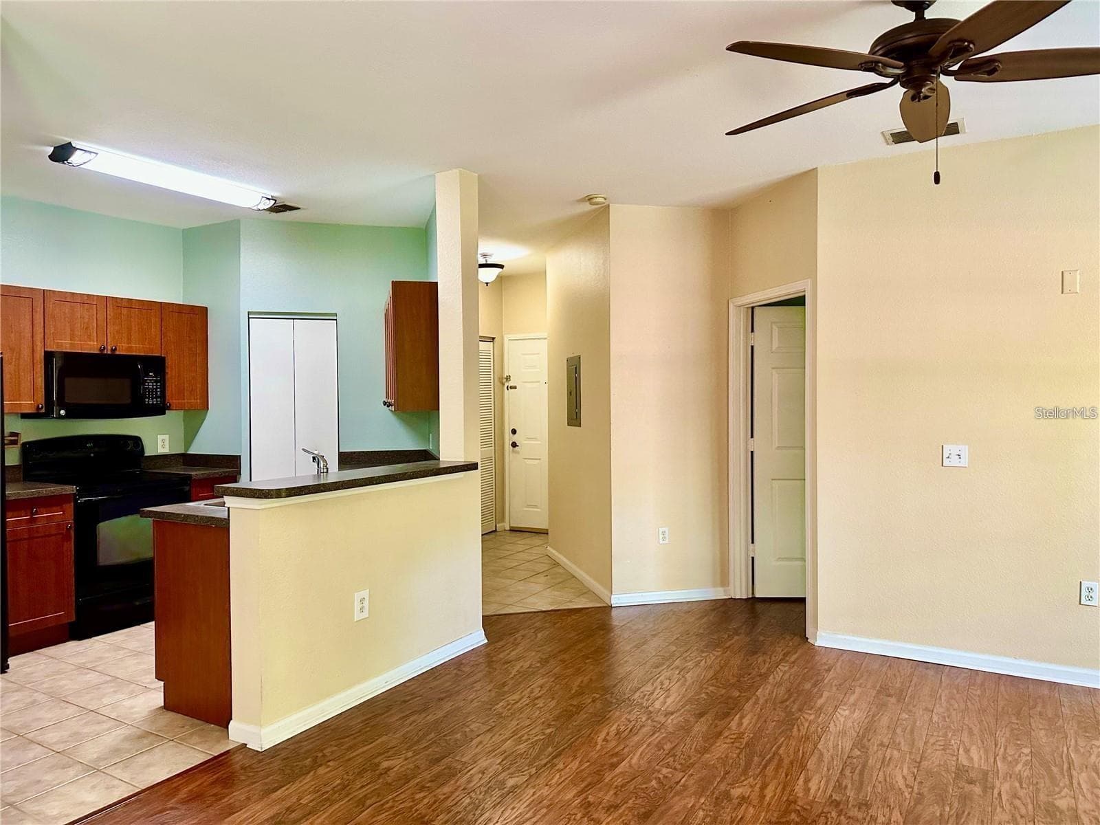 Condominium at 2209 PORTOFINO PL #2516, PALM HARBOR, photo 3 of 43