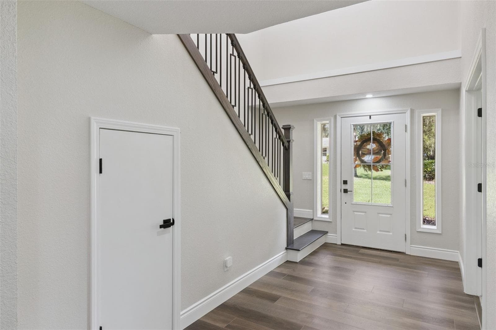 Beautiful Entry - 3415 IMPERIAL LN, LAKELAND