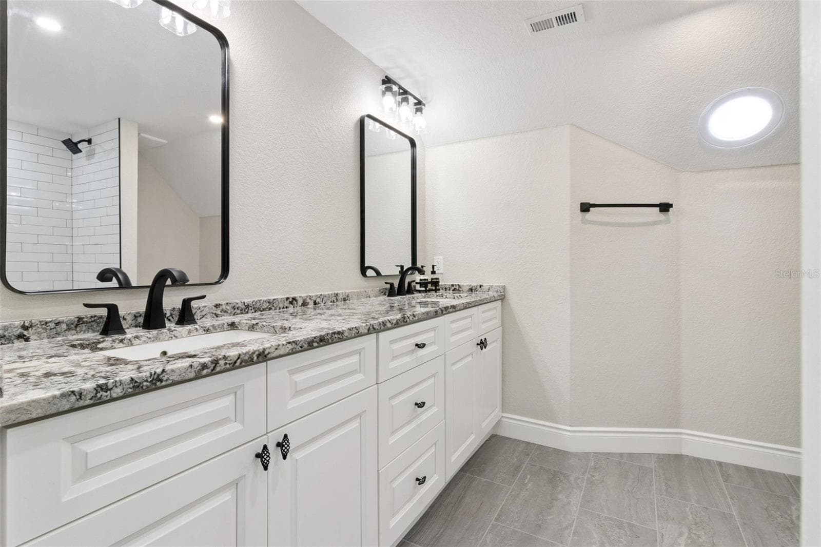#3 Full Bathroom - 3415 IMPERIAL LN, LAKELAND