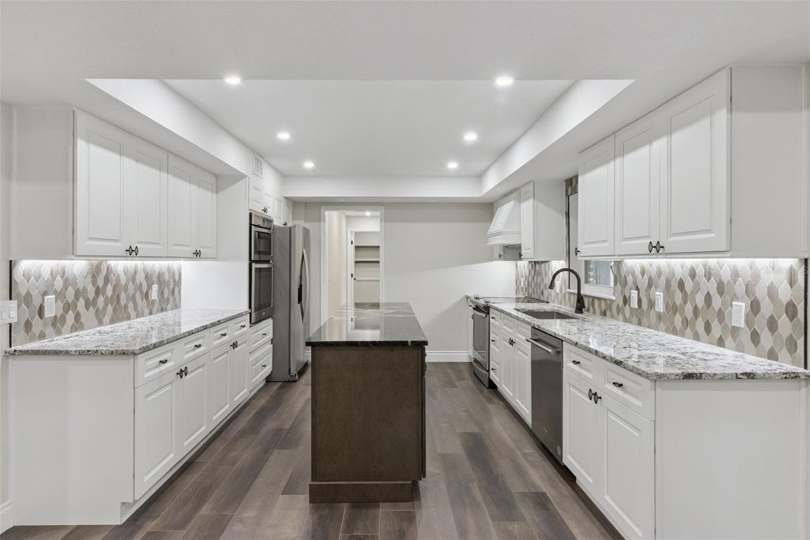 Trey Ceilings & SO MANY UPGRADES! - 3415 IMPERIAL LN, LAKELAND