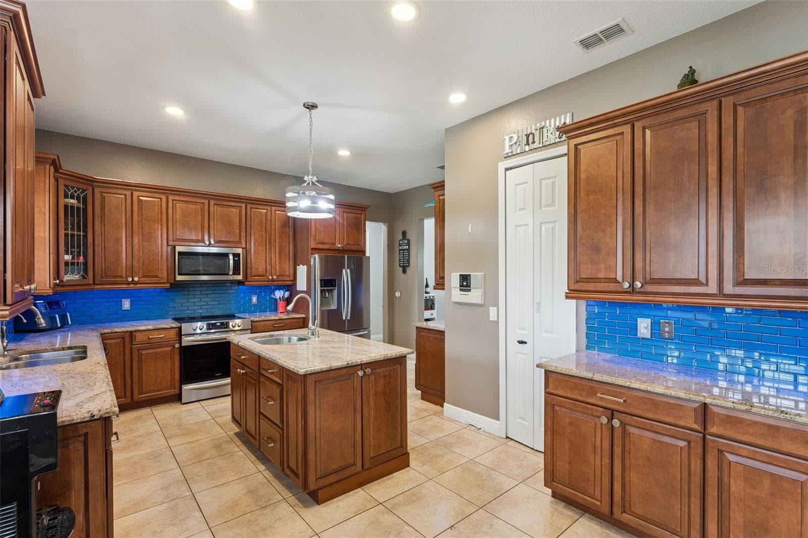 Single Family Residence at 19682 QUINLAN ST, ORLANDO, photo 7 of 54