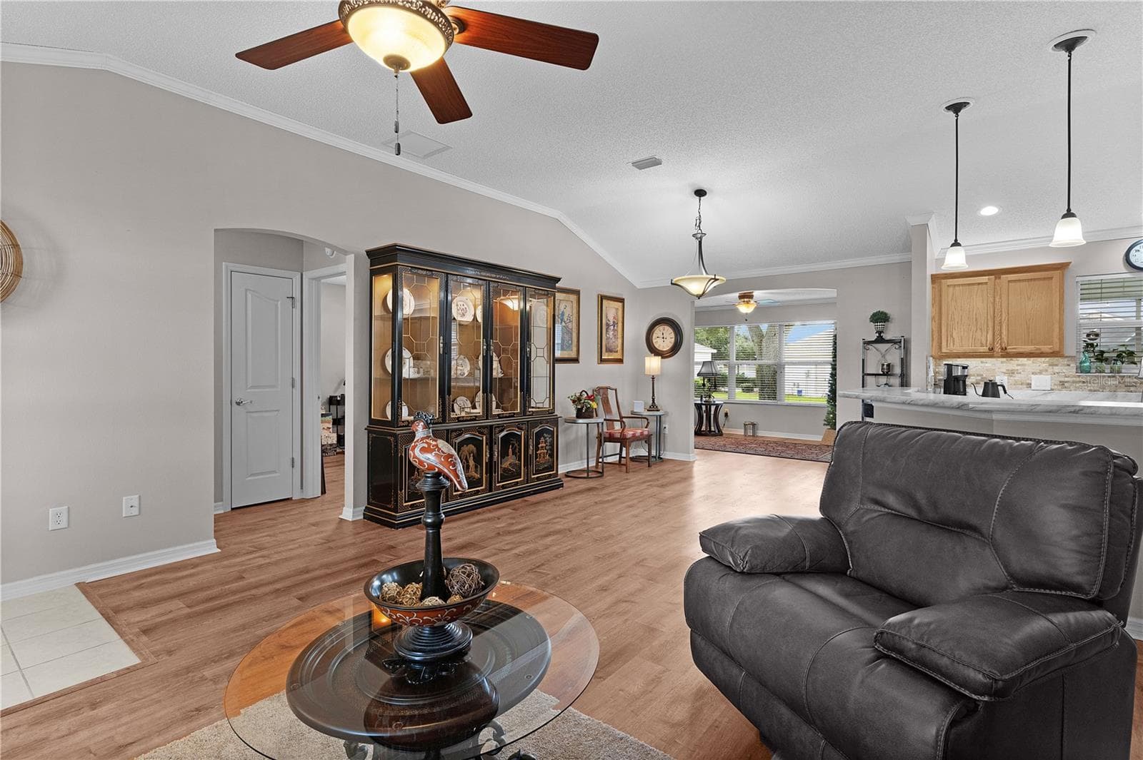 Open Floor Plan Vaulted ceiling - 2902 CHELTENHAM CT, THE VILLAGES
