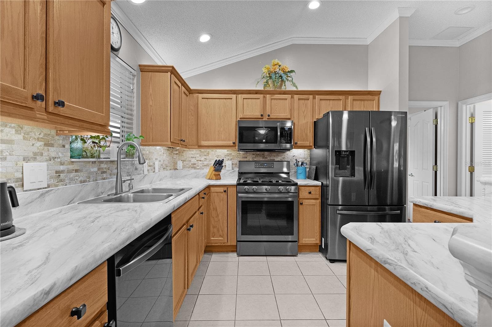 Newer SS appliances - 2902 CHELTENHAM CT, THE VILLAGES