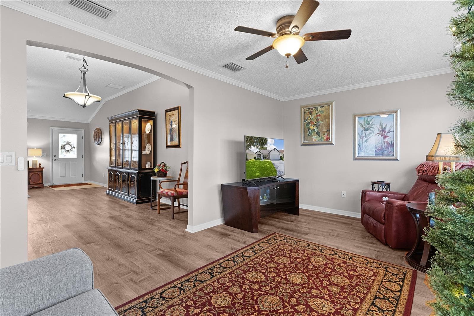 Large Florida room - 2902 CHELTENHAM CT, THE VILLAGES