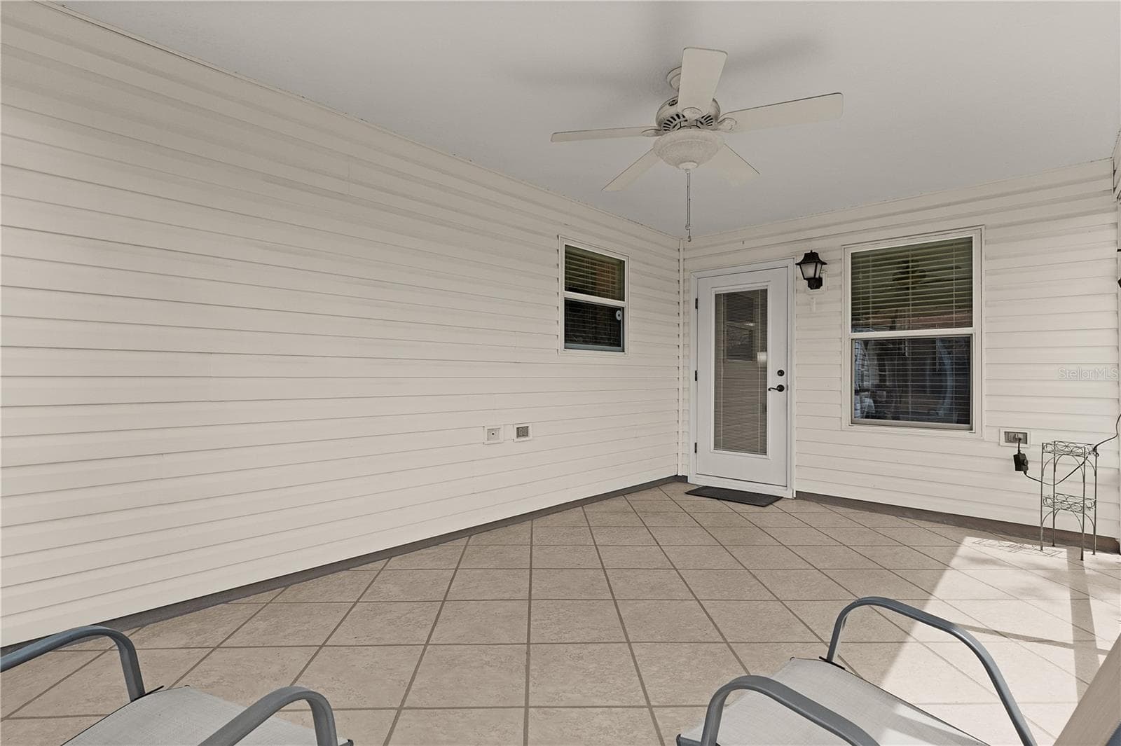 Ceramic tiled lanai with rear entry to the home - 2902 CHELTENHAM CT, THE VILLAGES