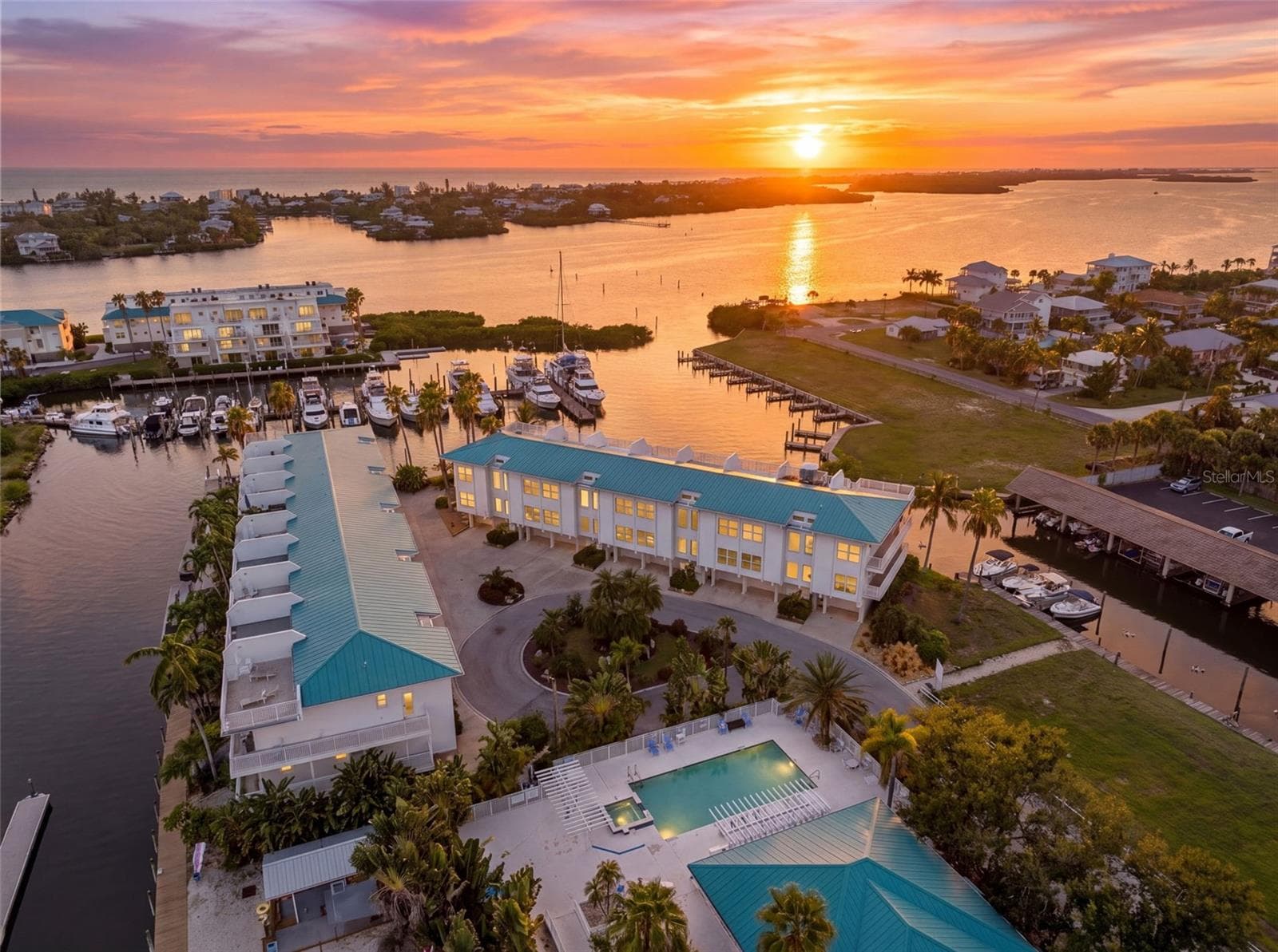 8284 HARBORSIDE CIR
