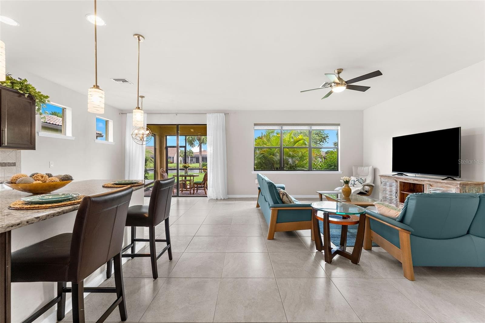 Open floor plan - 13825 KARINA ST, VENICE