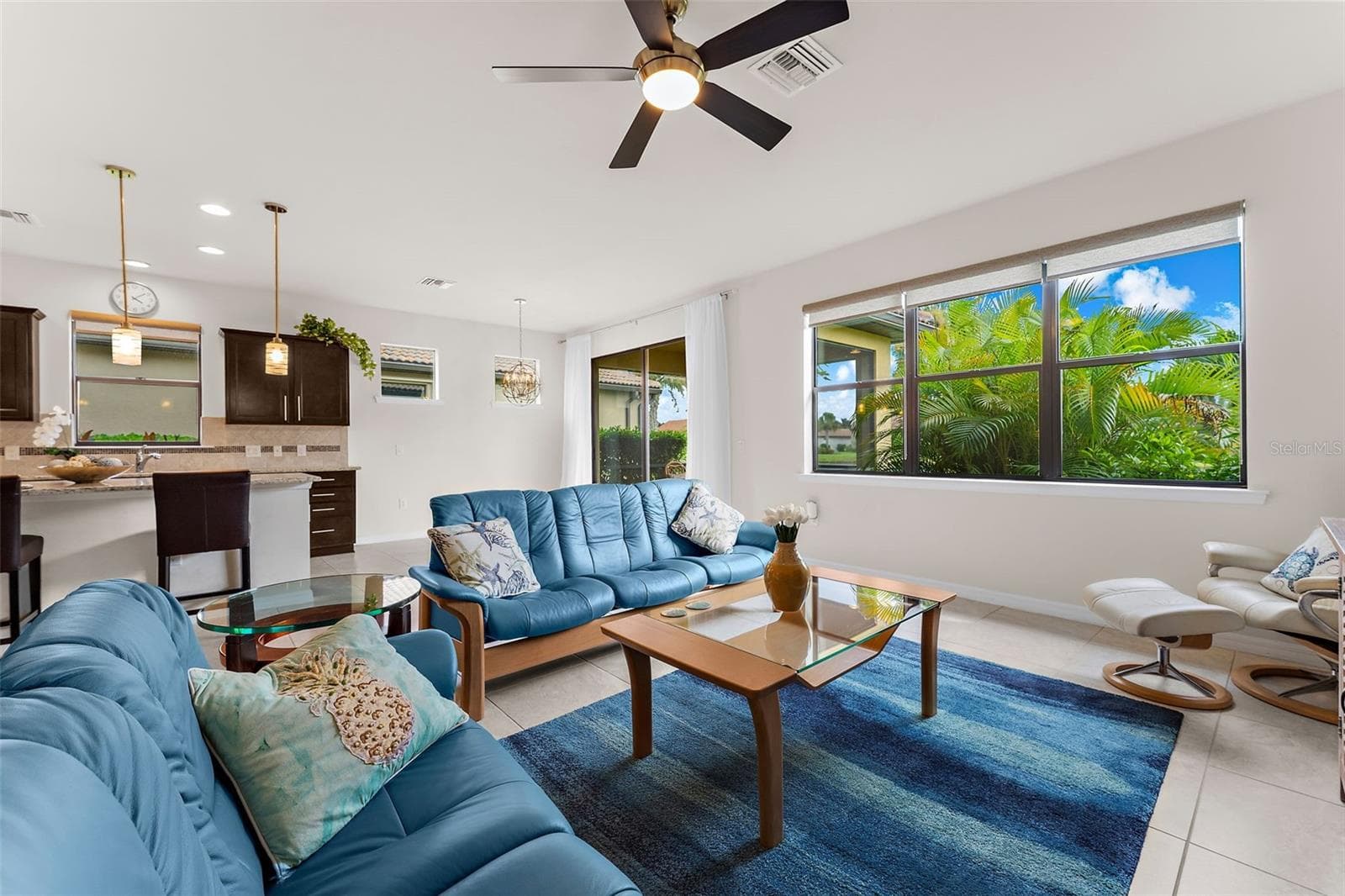 Perfect layout for entertaining - 13825 KARINA ST, VENICE