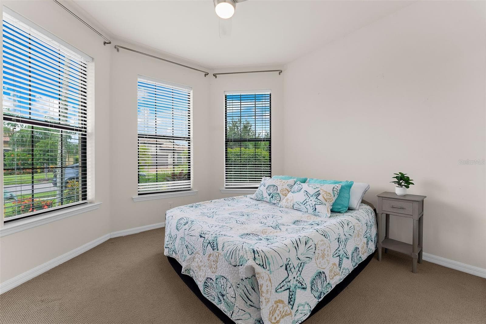 Front bedroom with turret windows - 13825 KARINA ST, VENICE