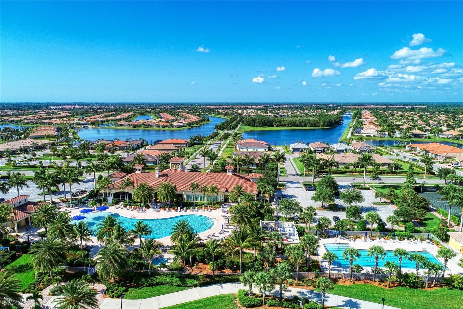 Resort style amenities - 13825 KARINA ST, VENICE