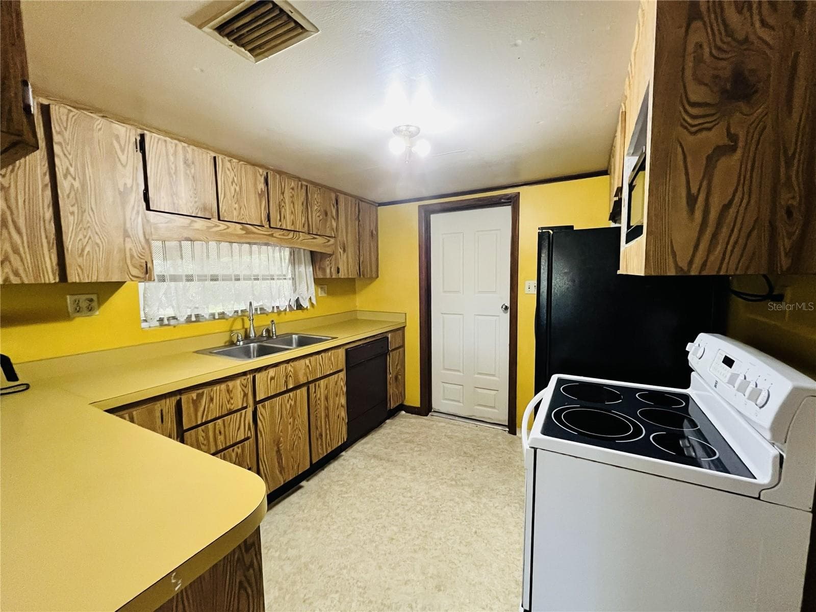 Single Family Residence at 3324 TAYLOR AVE, COLEMAN, photo 10 of 32