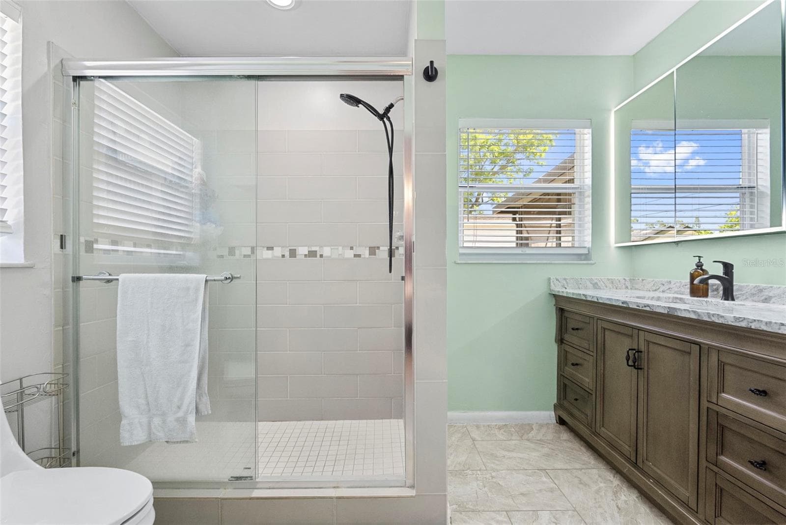 Primary bedroom ensuite - 8400 52ND ST N, PINELLAS PARK