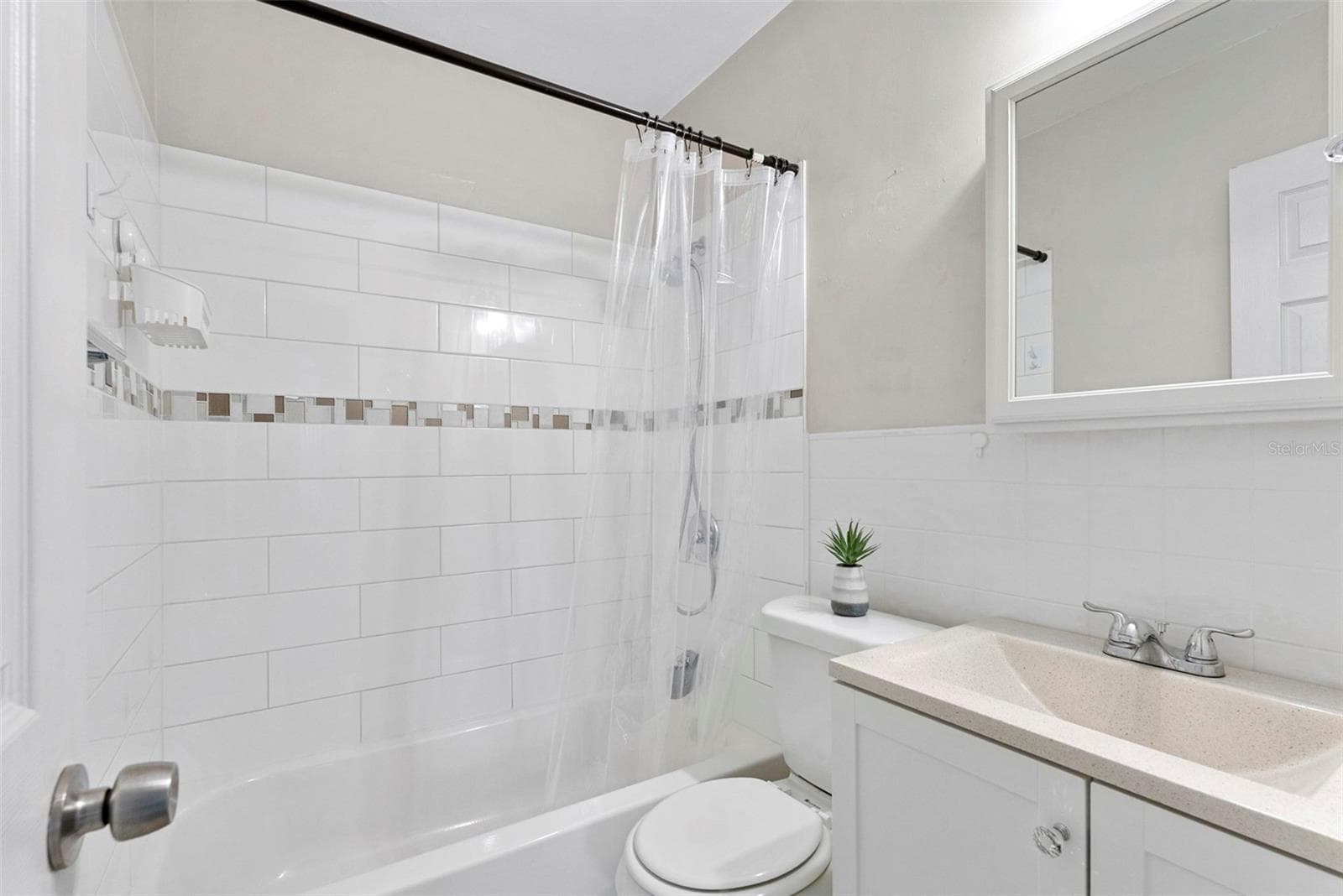 Guest bathroom - 8400 52ND ST N, PINELLAS PARK