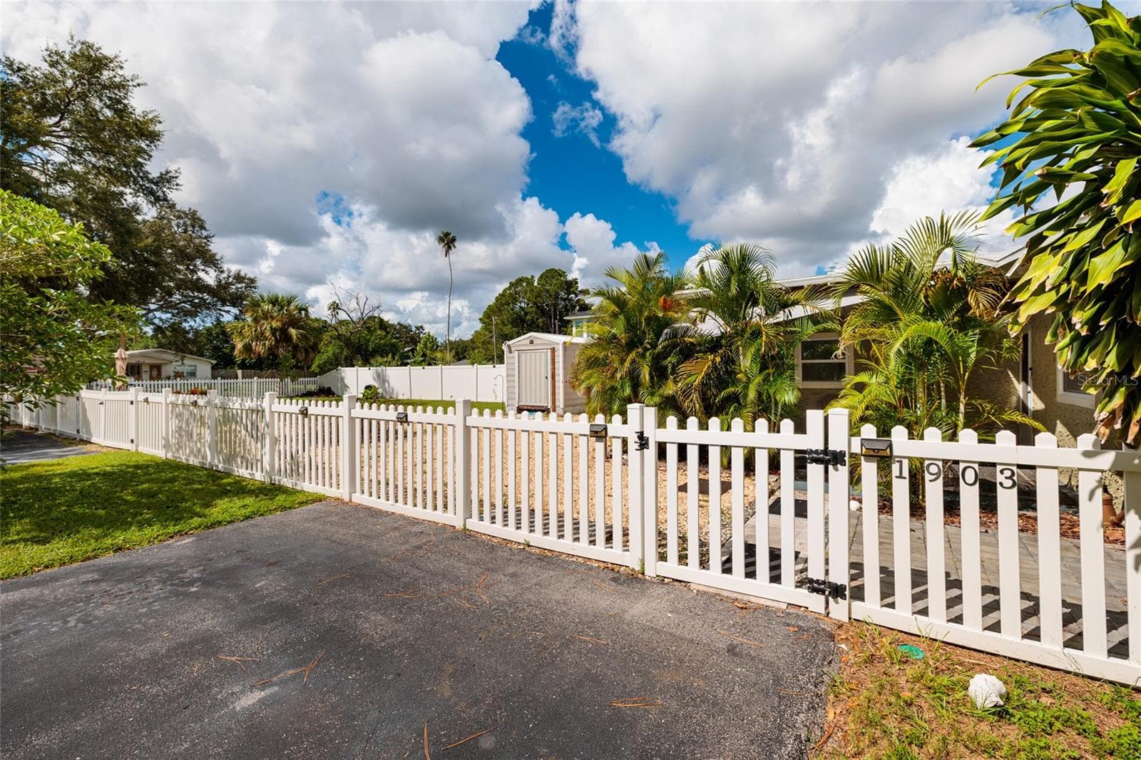 Single Family Residence at 1903 30TH AVE N, ST PETERSBURG, photo 7 of 33