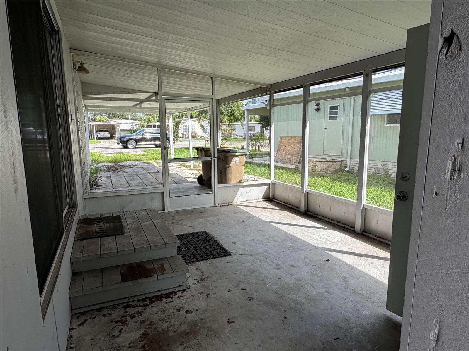 Screen room - 26143 ROSE LN, ASTATULA