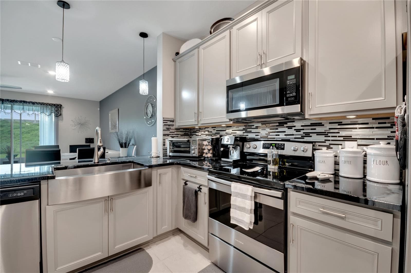 Townhouse at 3725 PLAINVIEW DR, ORLANDO, photo 6 of 21