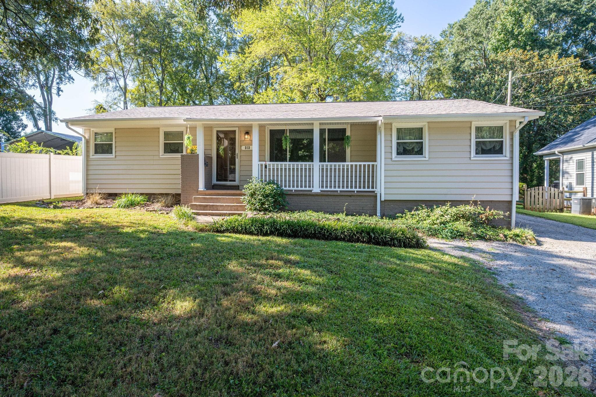Single Family Residence at 313 Willis Road, Dallas, photo 3 of 37