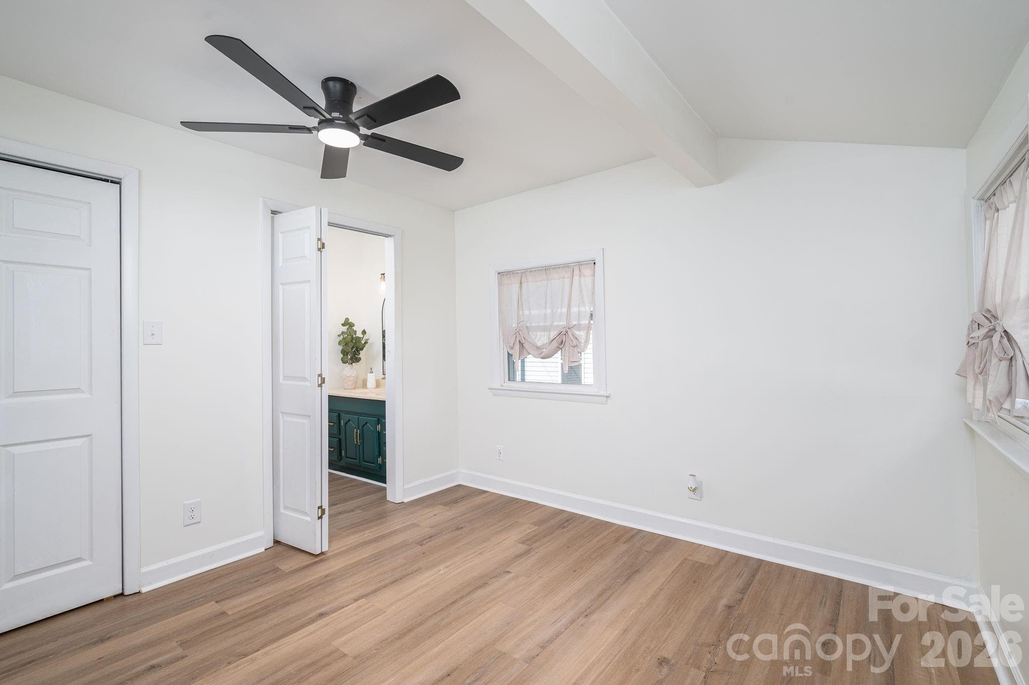 Single Family Residence at 313 Willis Road, Dallas, photo 11 of 37