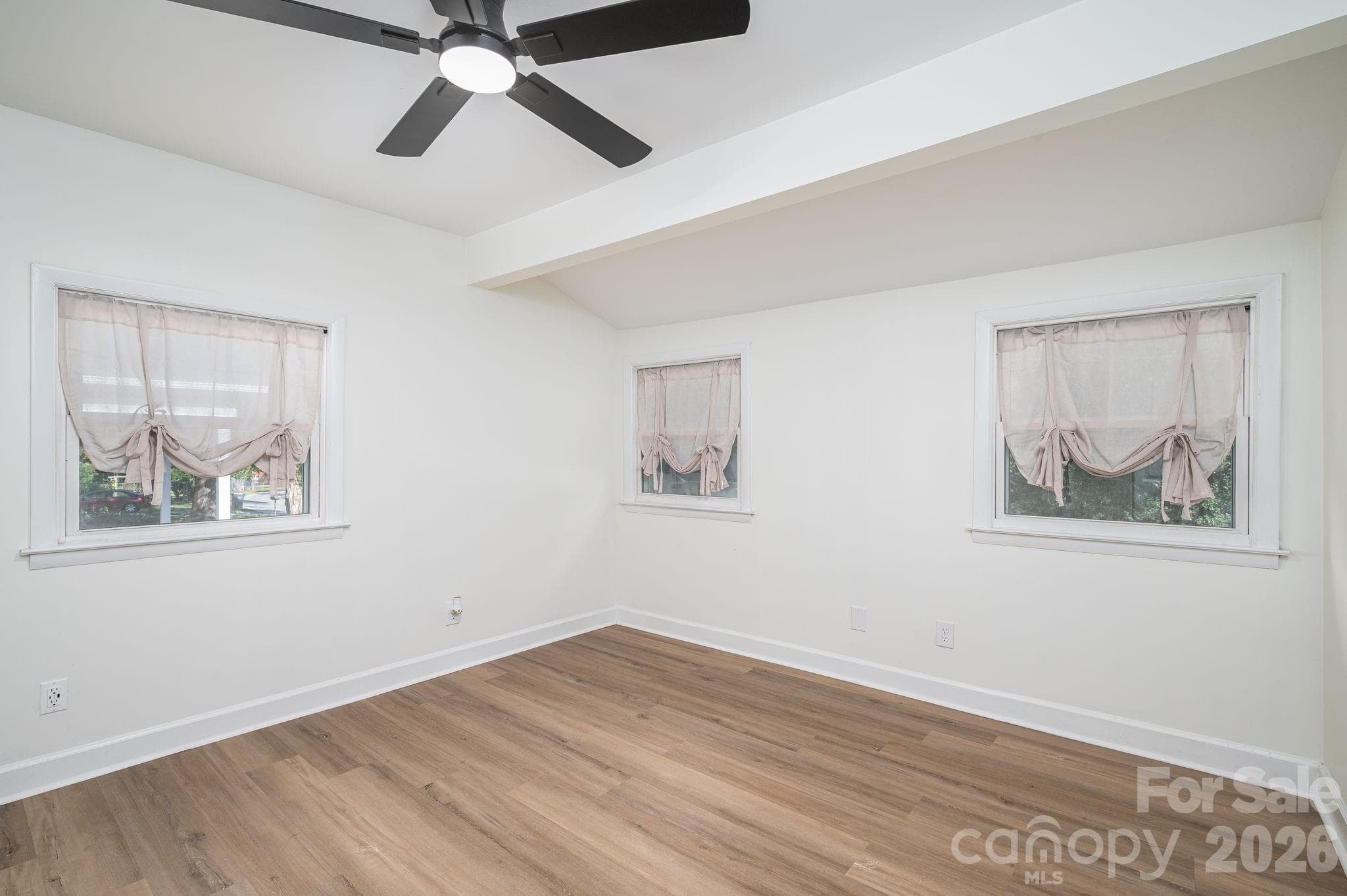Single Family Residence at 313 Willis Road, Dallas, photo 13 of 37