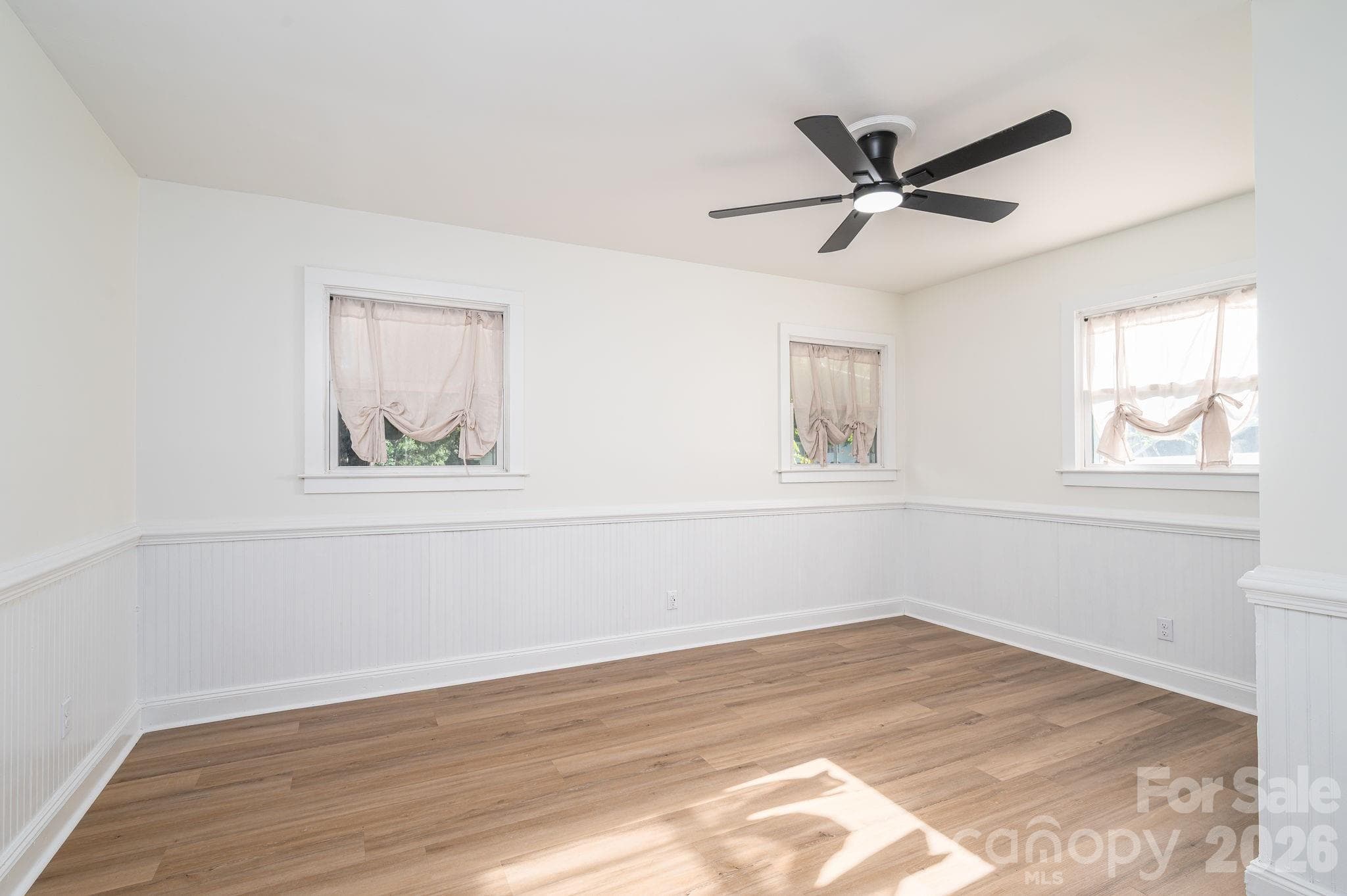 Single Family Residence at 313 Willis Road, Dallas, photo 26 of 37