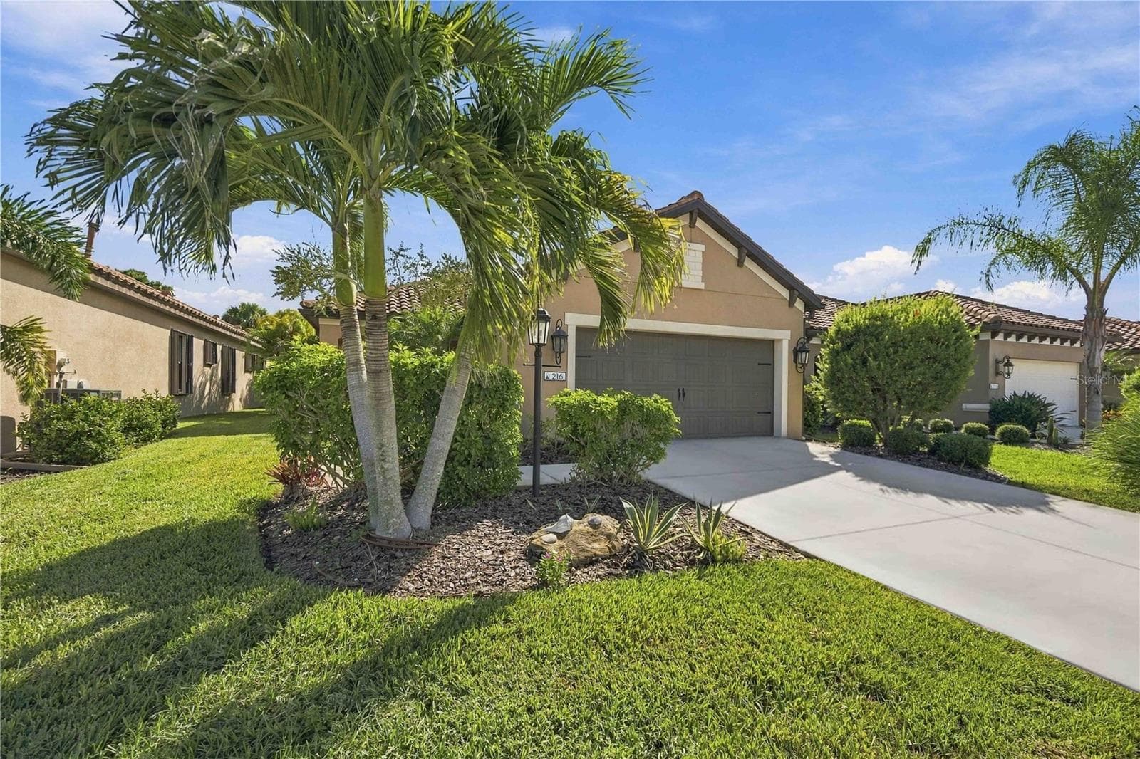 Mature landscaping - 216 MARCHENO WAY, NORTH VENICE