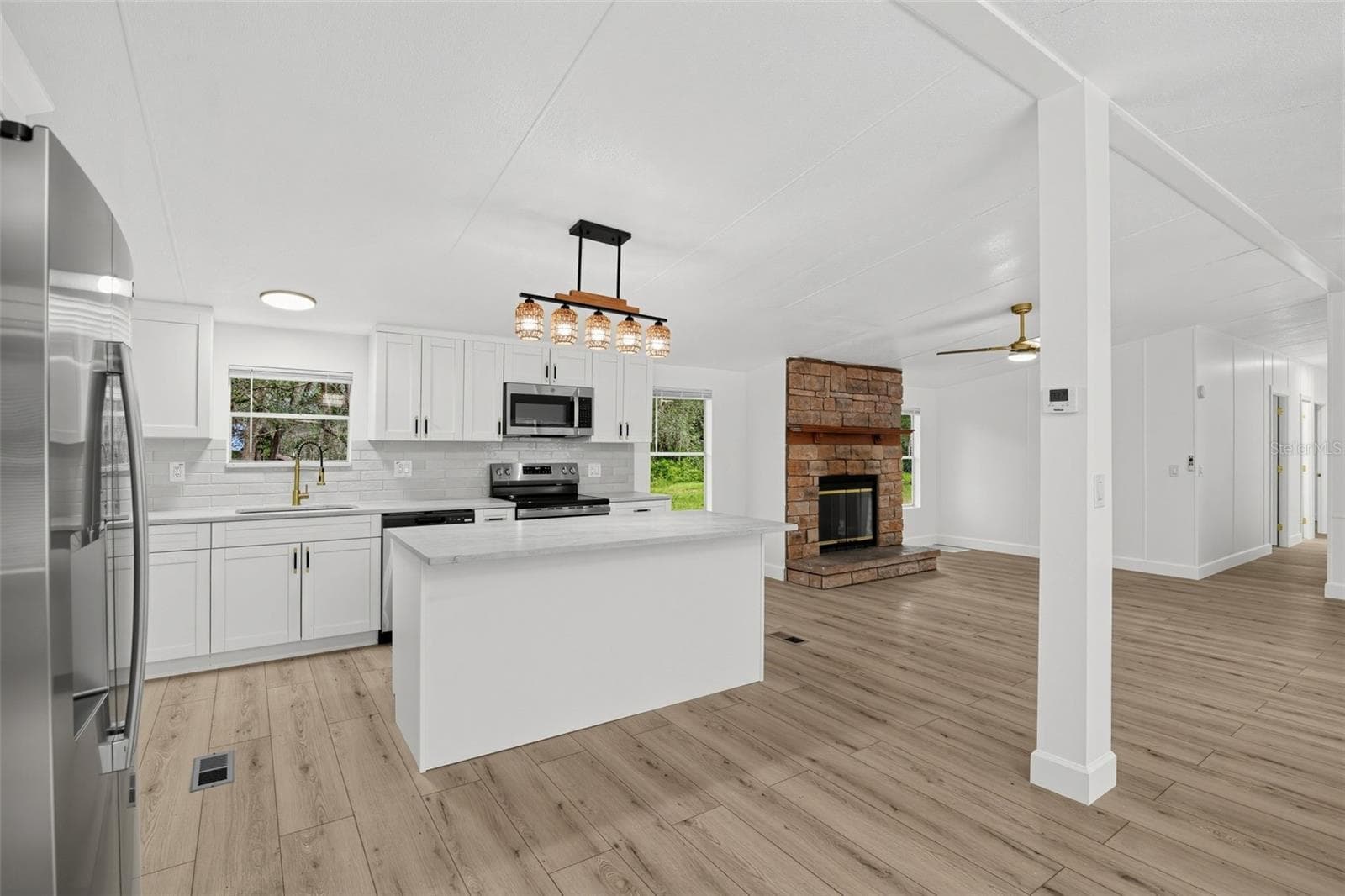 Manufactured Home at 124 HOUR GLASS CIR, HAWTHORNE, photo 9 of 30