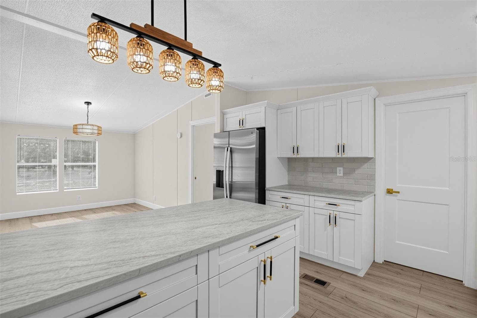 Manufactured Home at 124 HOUR GLASS CIR, HAWTHORNE, photo 10 of 30