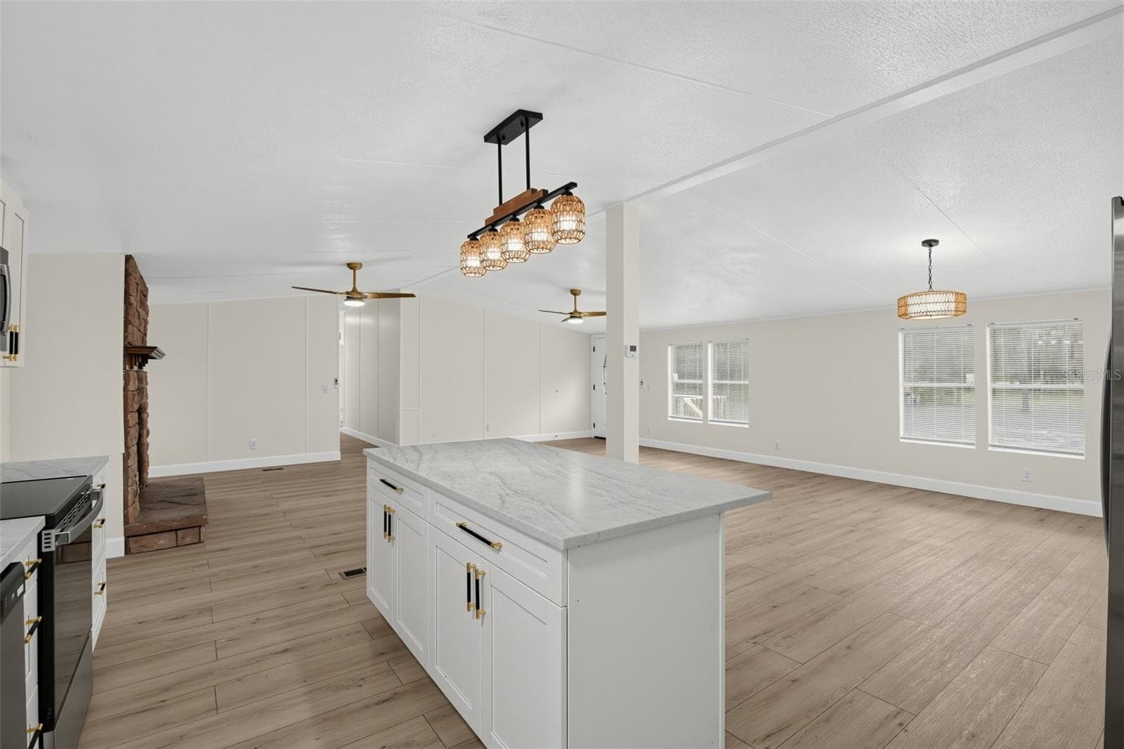 Manufactured Home at 124 HOUR GLASS CIR, HAWTHORNE, photo 13 of 30