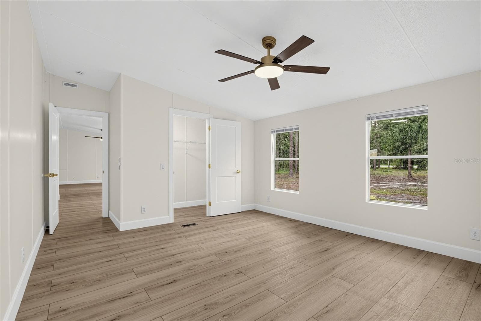 Manufactured Home at 124 HOUR GLASS CIR, HAWTHORNE, photo 15 of 30