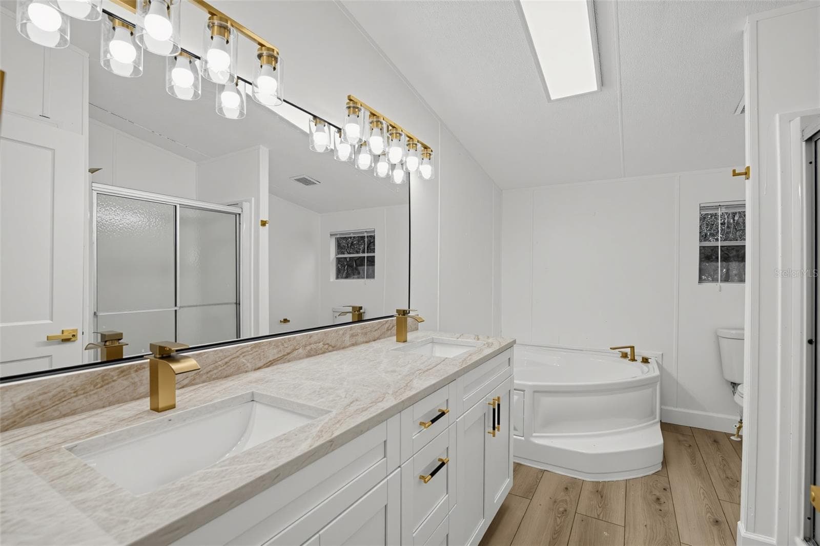 Manufactured Home at 124 HOUR GLASS CIR, HAWTHORNE, photo 16 of 30