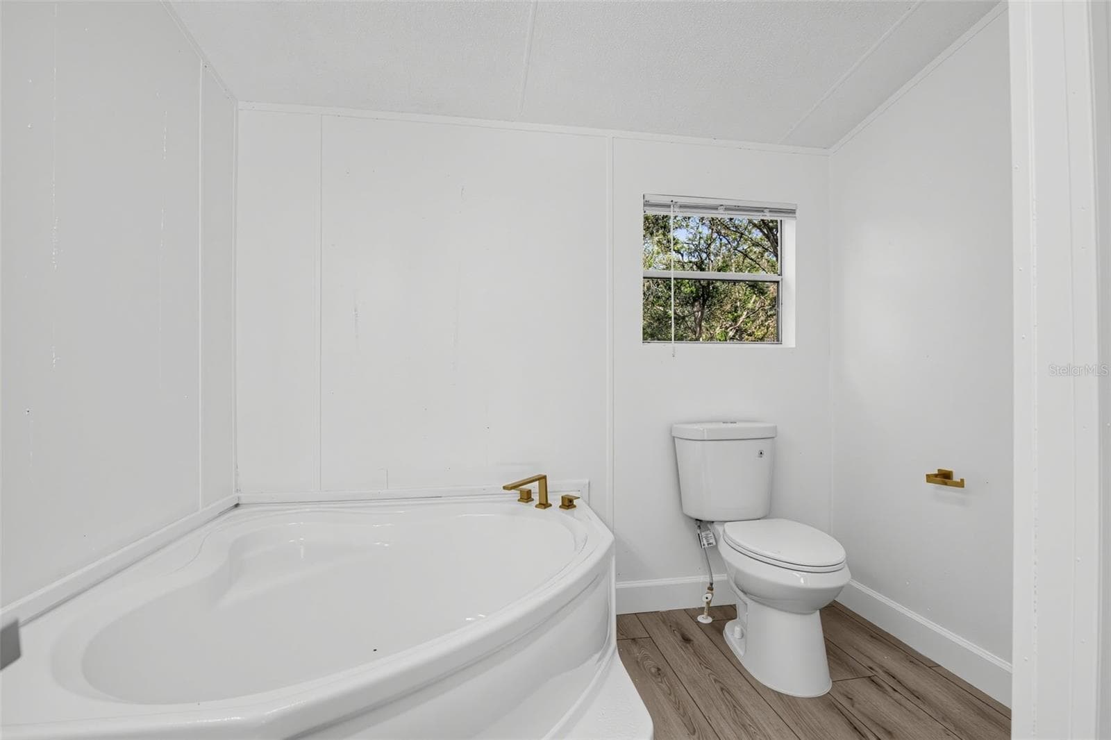 Manufactured Home at 124 HOUR GLASS CIR, HAWTHORNE, photo 17 of 30