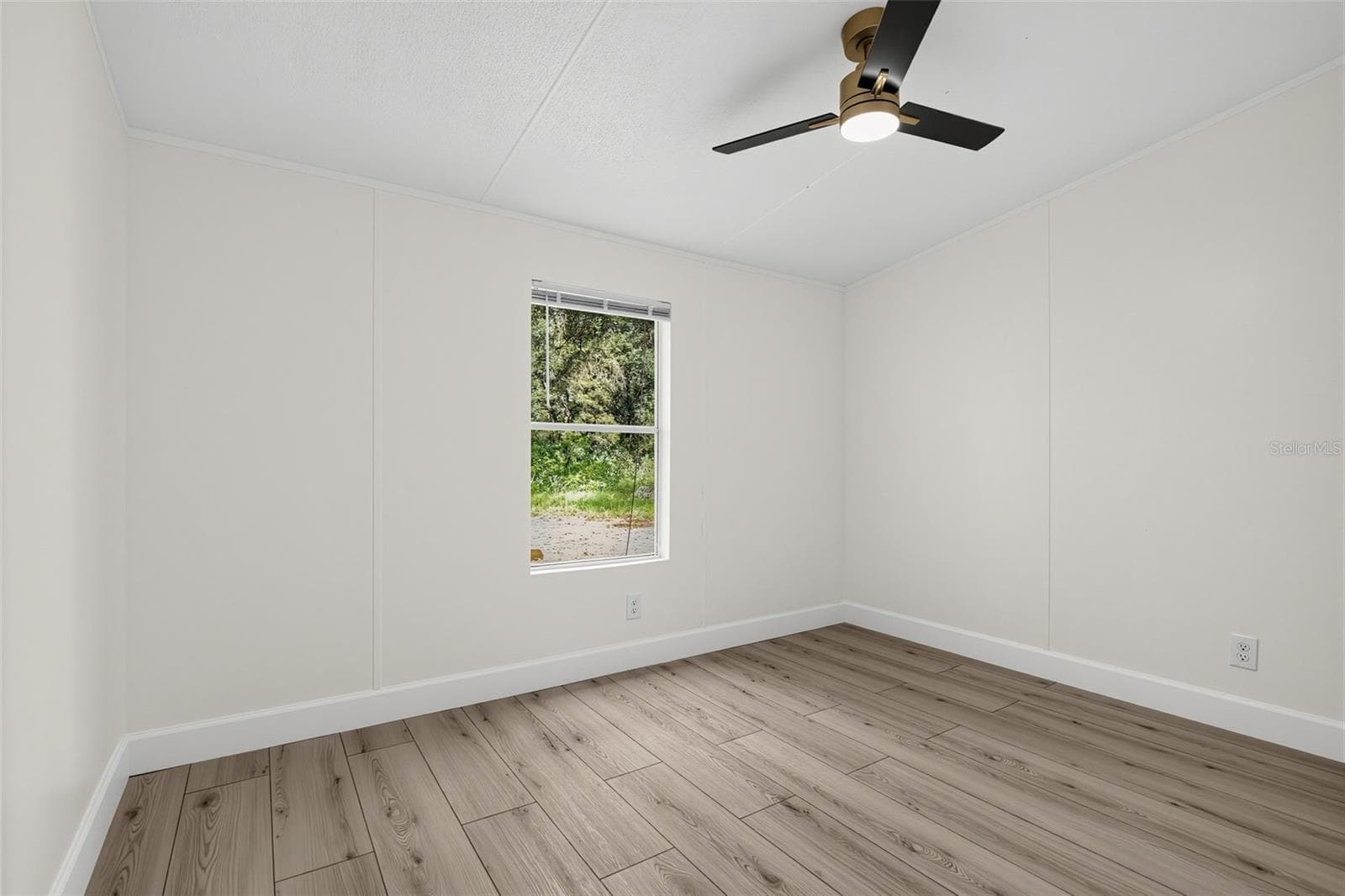 Manufactured Home at 124 HOUR GLASS CIR, HAWTHORNE, photo 20 of 30