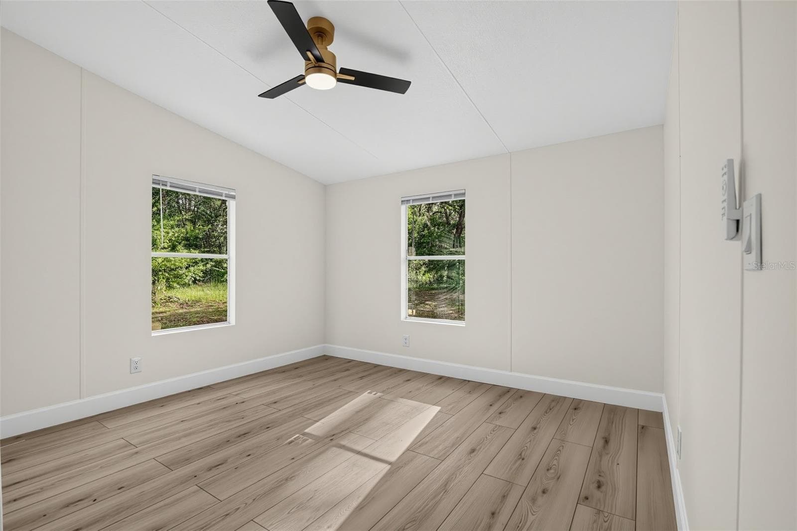 Manufactured Home at 124 HOUR GLASS CIR, HAWTHORNE, photo 23 of 30