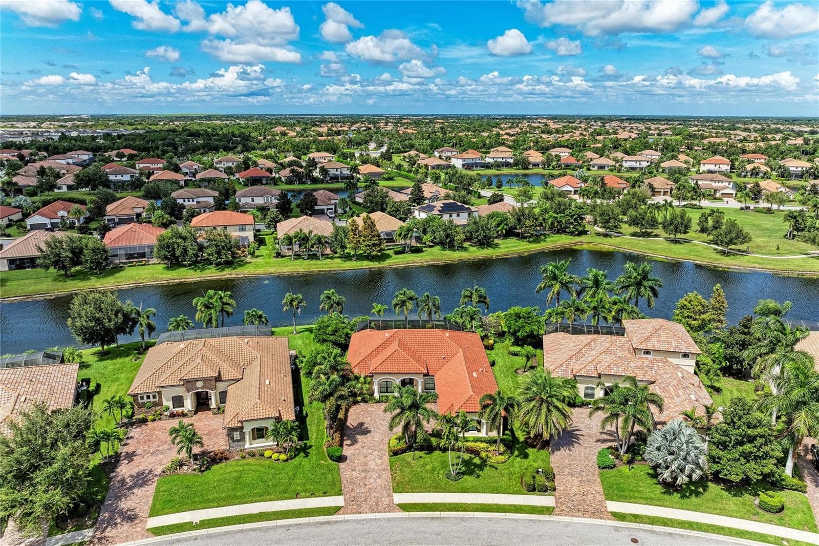 Single Family Residence at 13213 BRIDGEPORT XING, BRADENTON, photo 2 of 47
