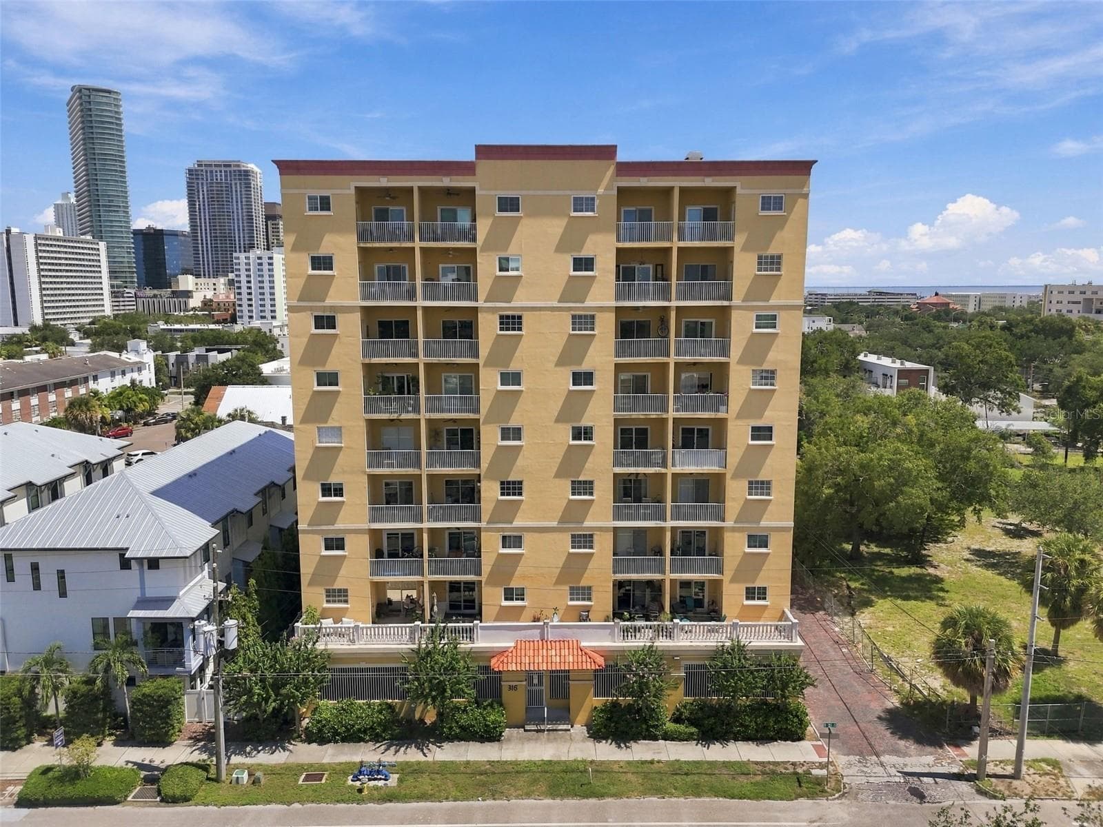 316 8TH ST S #304
