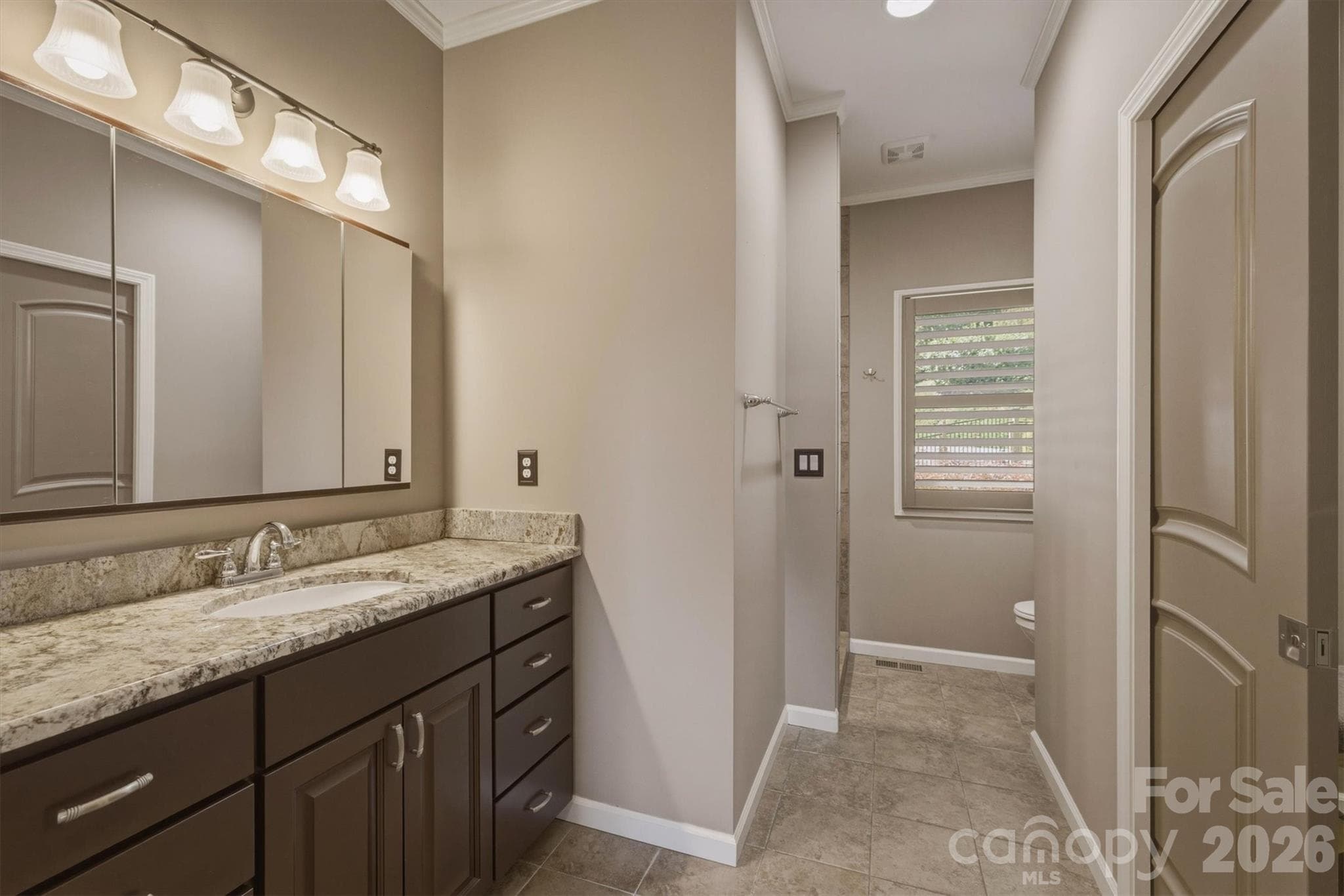 Primary Bathroom - 315 Lakeview Trail, Nebo