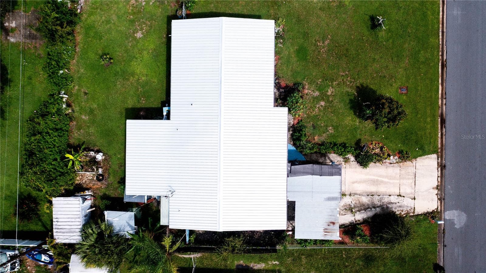 Aerial showing new metal roof - 3003 DREWERY AVE, LAKELAND