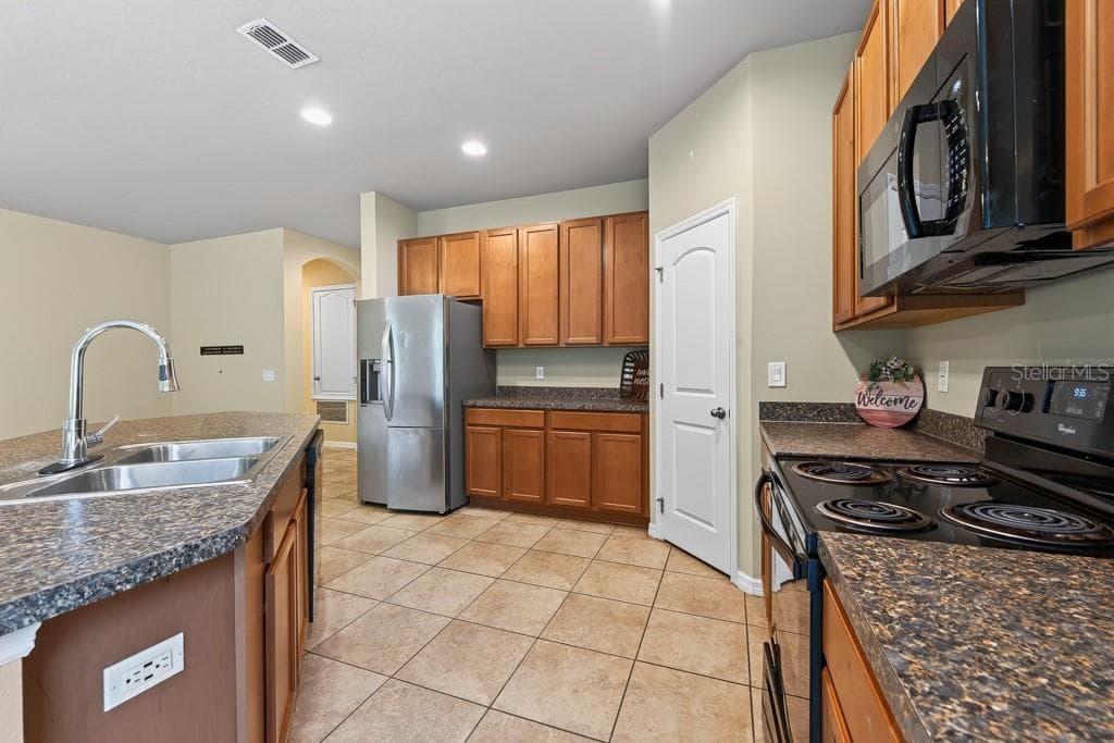Single Family Residence at 11601 TANGLE STONE DR, GIBSONTON, photo 17 of 54