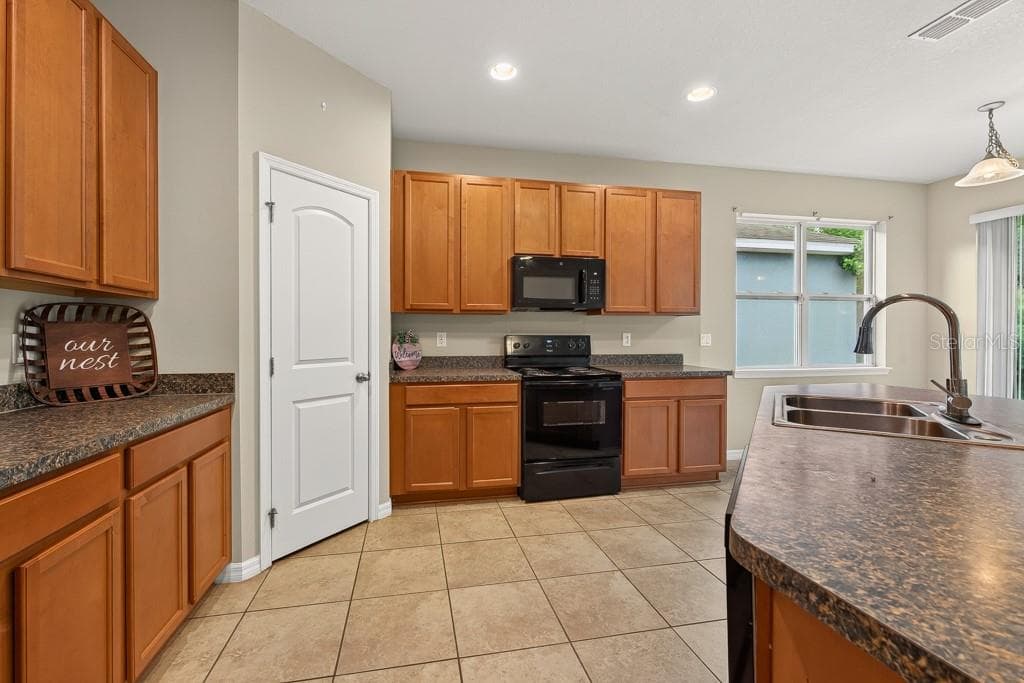 Single Family Residence at 11601 TANGLE STONE DR, GIBSONTON, photo 19 of 54