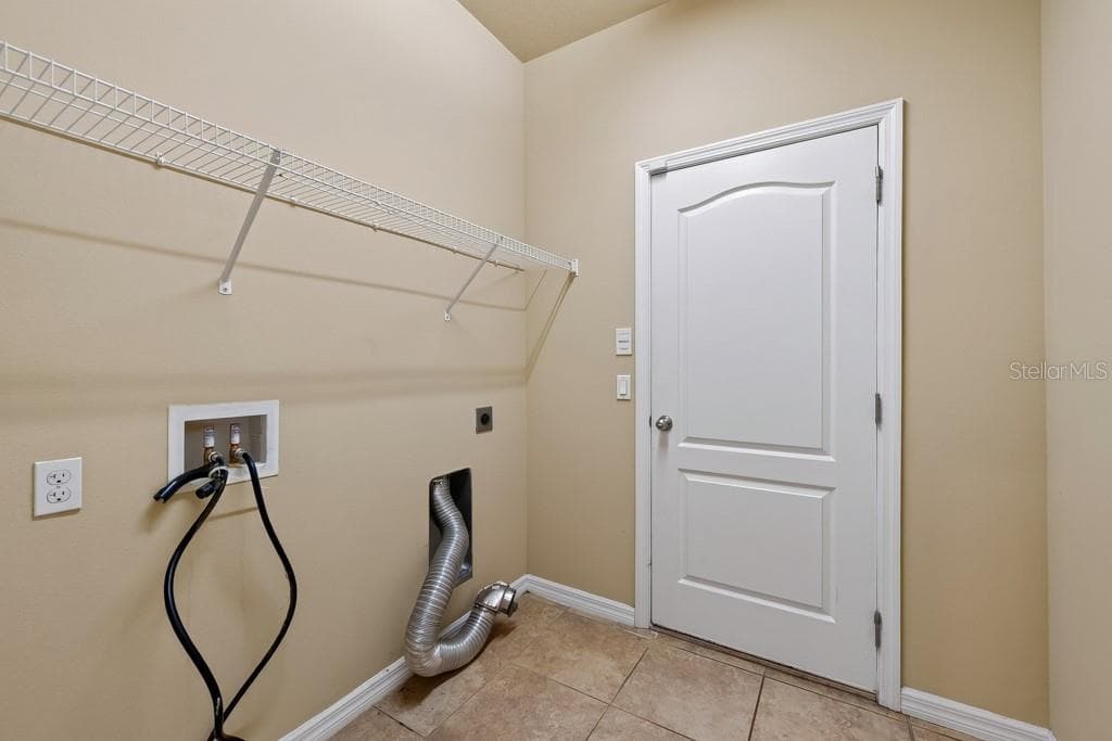 Single Family Residence at 11601 TANGLE STONE DR, GIBSONTON, photo 38 of 54