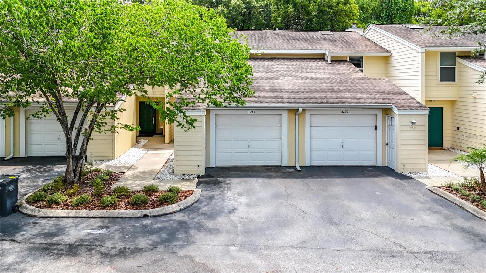 11237 CEDAR HOLLOW LN