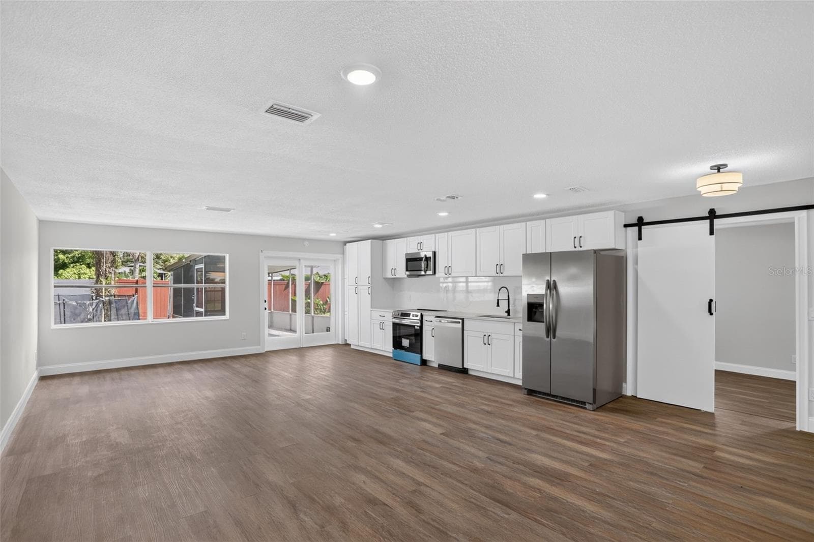 Single Family Residence at 405 CHESTNUT AVE, ALTAMONTE SPRINGS, photo 2 of 33