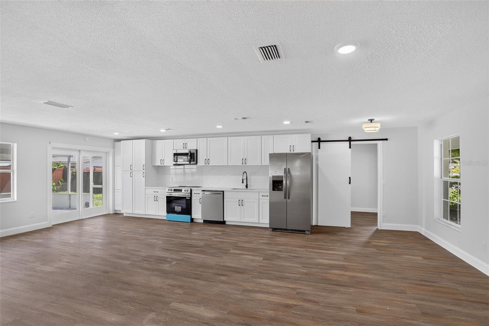 Single Family Residence at 405 CHESTNUT AVE, ALTAMONTE SPRINGS, photo 3 of 33