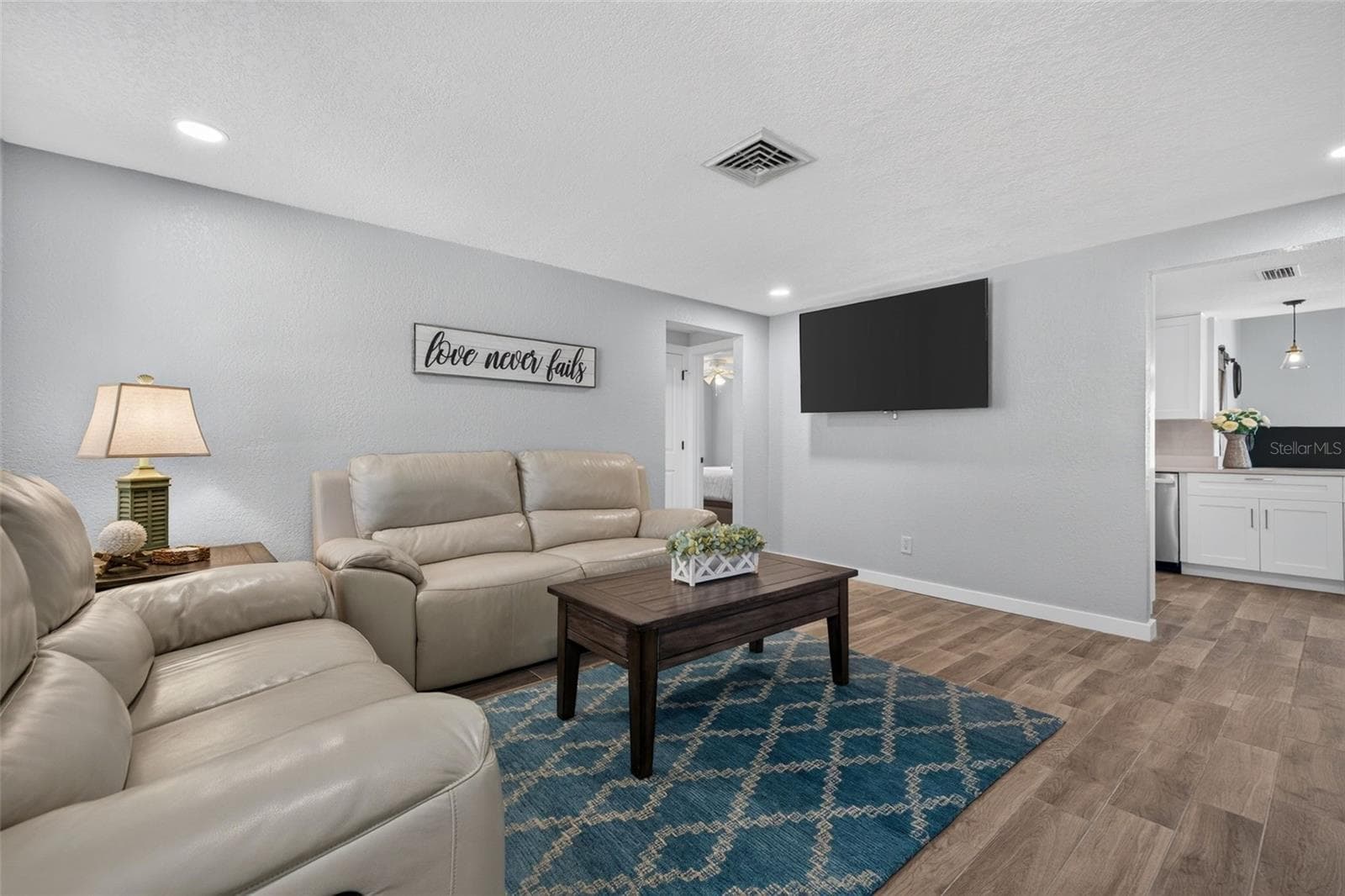 Single Family Residence at 209 TALLAHASSEE DR NE, ST PETERSBURG, photo 5 of 38