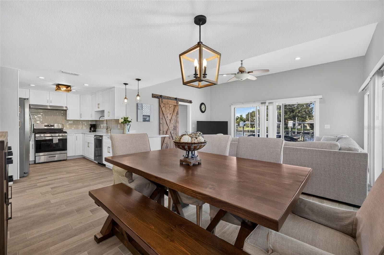 Single Family Residence at 209 TALLAHASSEE DR NE, ST PETERSBURG, photo 15 of 38