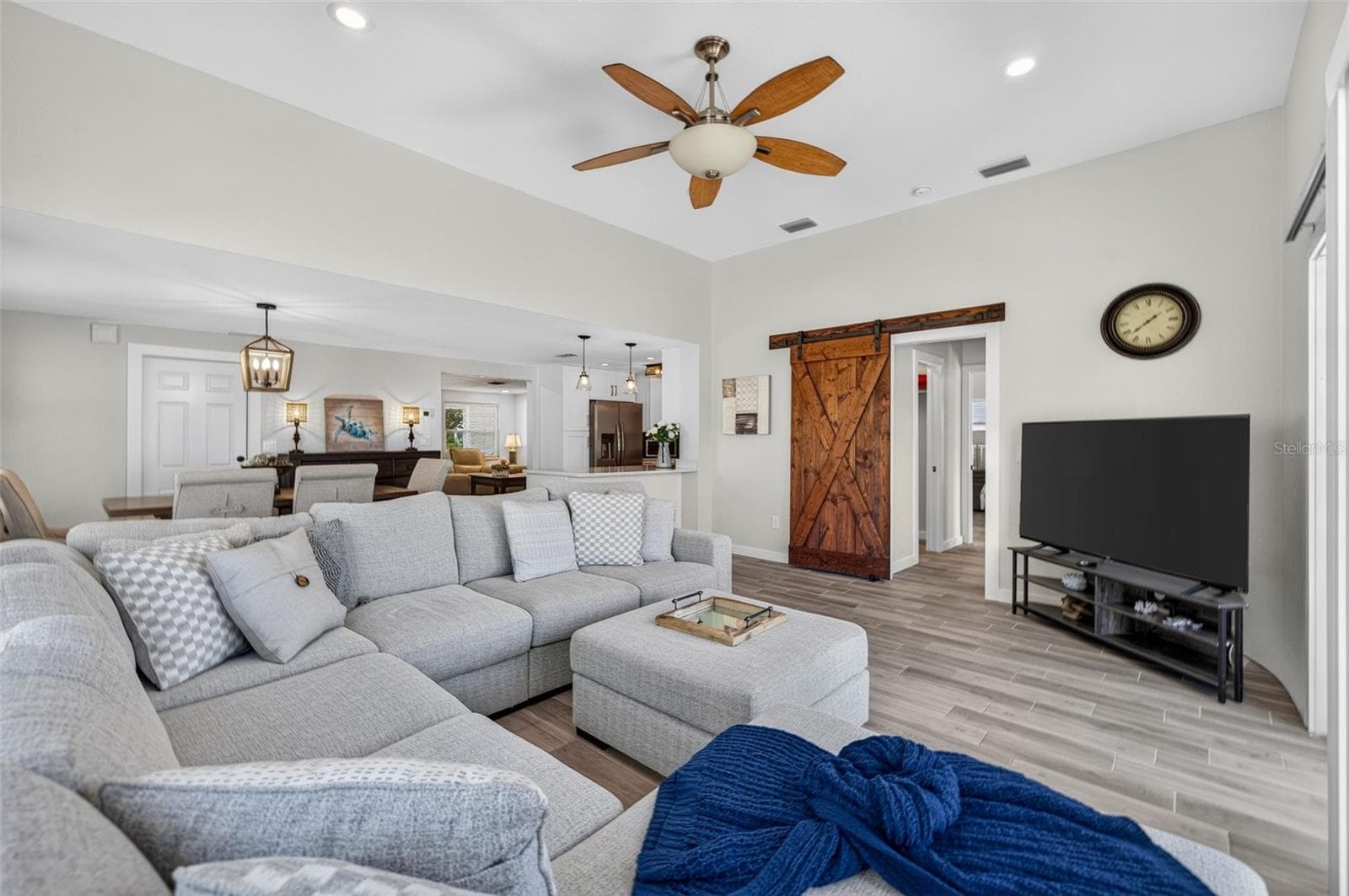 Single Family Residence at 209 TALLAHASSEE DR NE, ST PETERSBURG, photo 16 of 38
