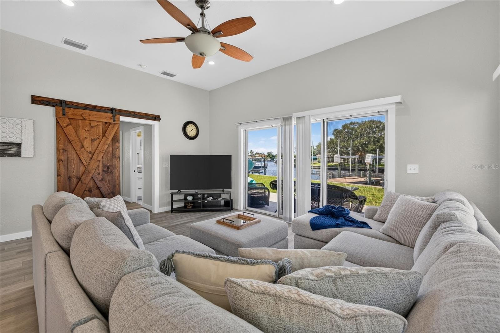 Single Family Residence at 209 TALLAHASSEE DR NE, ST PETERSBURG, photo 17 of 38