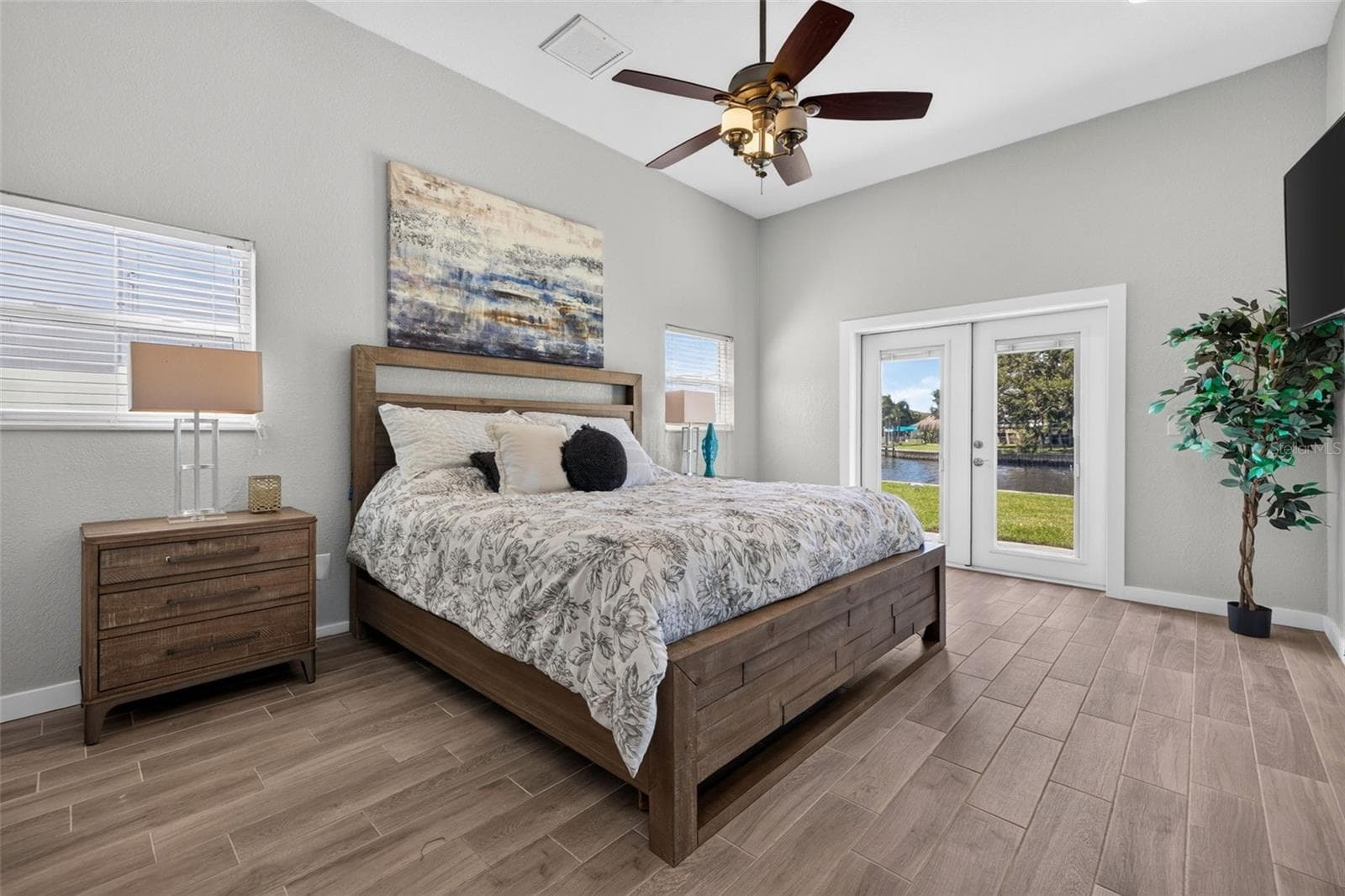Single Family Residence at 209 TALLAHASSEE DR NE, ST PETERSBURG, photo 19 of 38