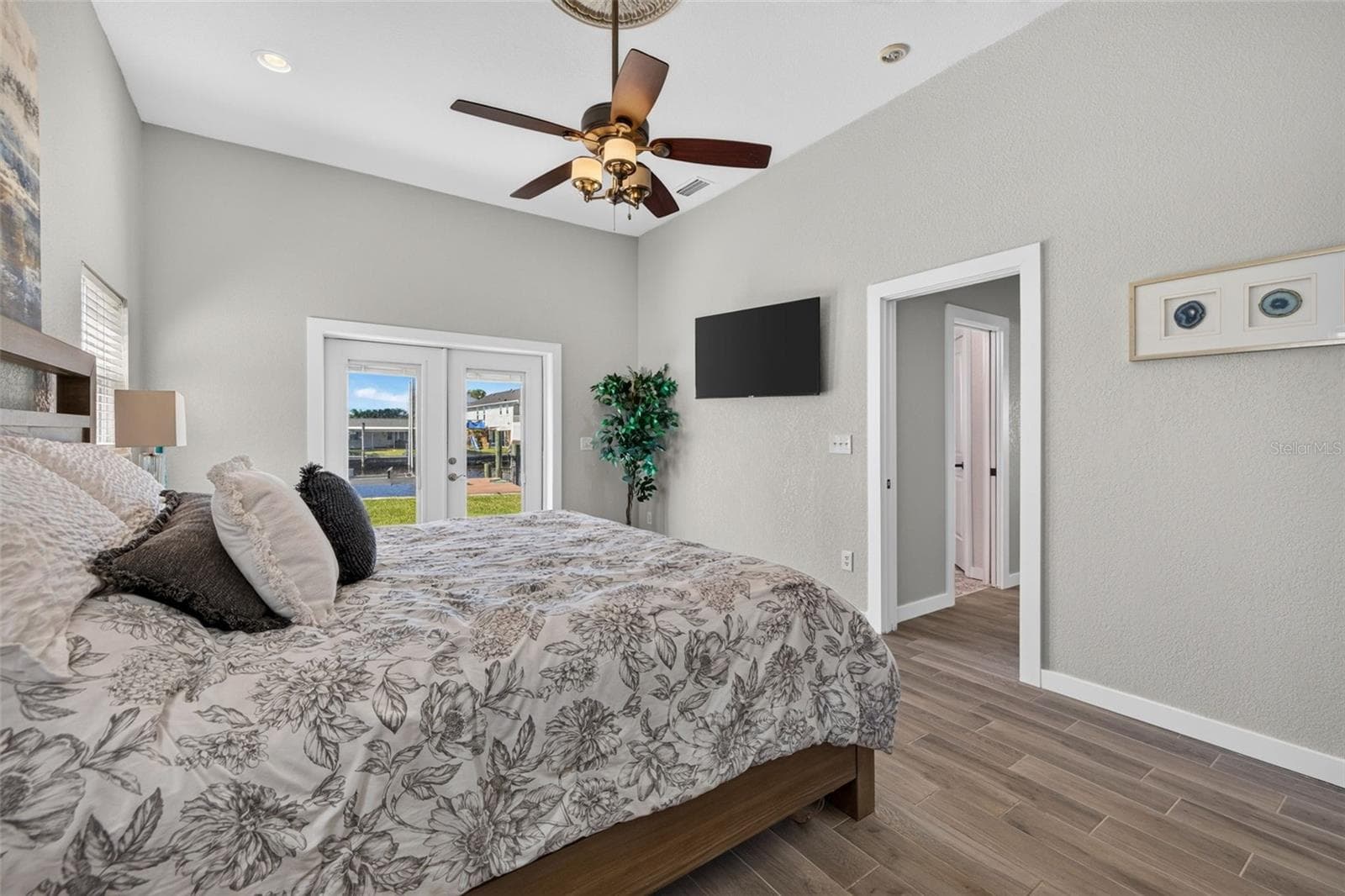 Single Family Residence at 209 TALLAHASSEE DR NE, ST PETERSBURG, photo 20 of 38
